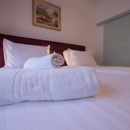 Center Luxury 2 Guest house